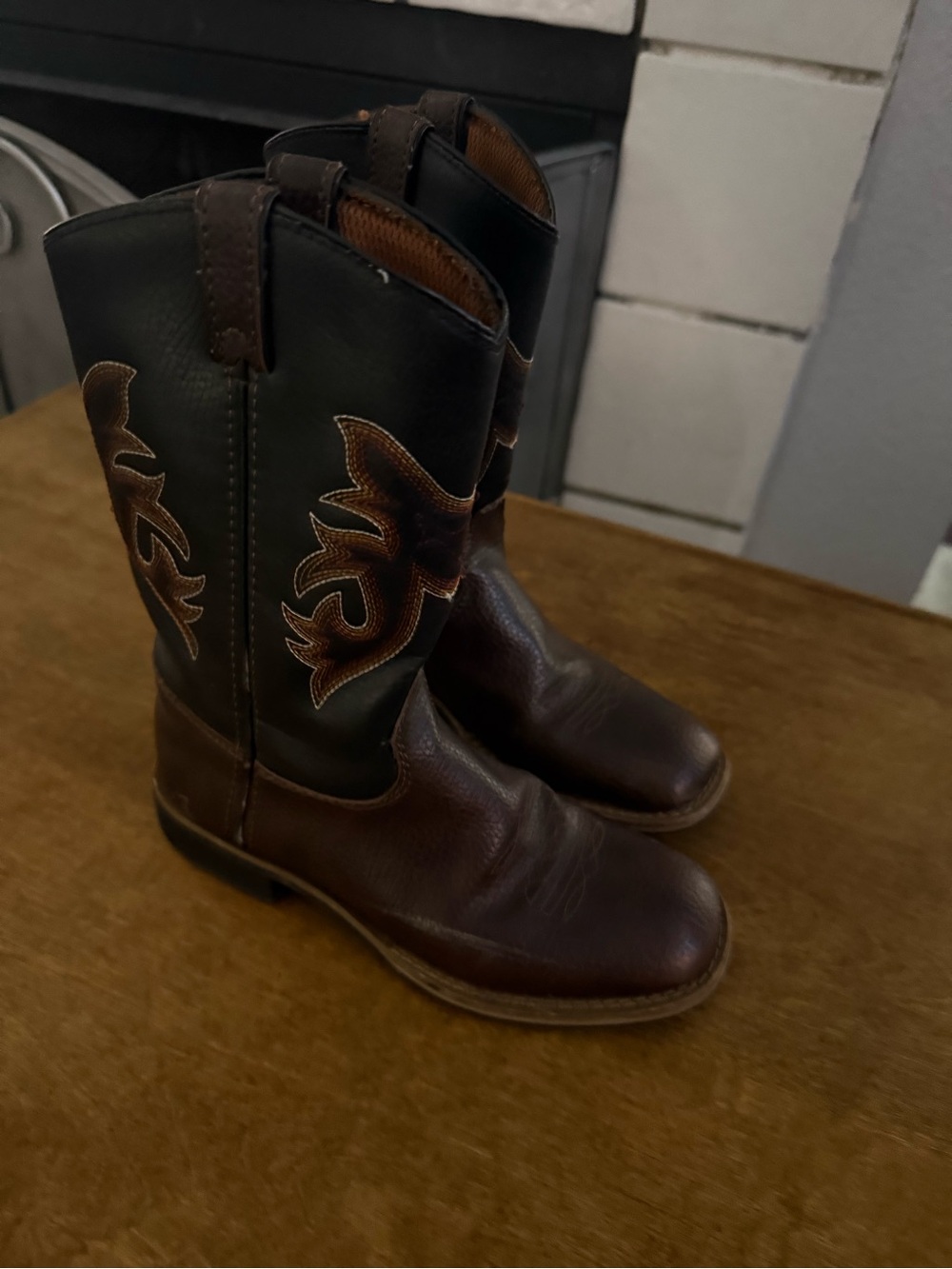 Kids Brown Leather Western Boots - Classic Cowboy Style - Picture 4 of 6